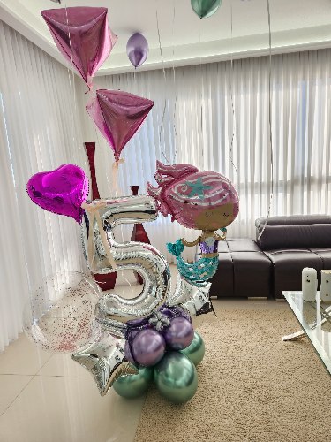 מעמד בלונים מעוצב לילדה