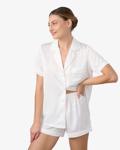 סט פיג'מה סאטן מכנסון וחולצה מכופתרת צבע IVORY