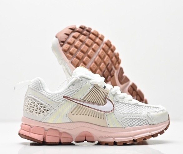 נעלי נייק ילדים Nike Zoom Vomero 5 לבן ורוד