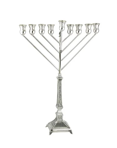 חנוכיה מכסף טהור דגם חב"ד ארוזית ריקוע