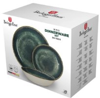 סט כלי אוכל פורצלן 18 חלקים Berlinger Haus Green BH10300 – אריזת המוצר הלבנה מציגה שלושה כלי אוכל ירוקים כהים עם שוליים
