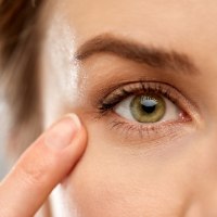 קרם עיניים להרמת עפעפיים, מיצוק וחידוש העור
