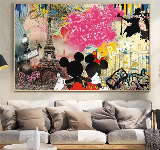 "Love Is All" תמונת גרפיטי פופ ארט צבעונית עם מיקי ומיני, מודפסת על קנבס פרימיום מוכן לתליה