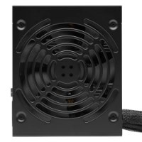 ספק כוח Corsair CX650 80 Plus Bronze 650W – ספק כוח שחור המציג את סבכת המאוורר המרכזית שלו וכבל קלוע מימין