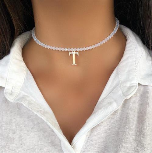 שרשרת צ'וקר עם אות white opal סברובסקי