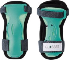 סט מגנים 3 חלקים מידה XXS צבע מנטה Globber Protective Set – שני פדים בצבע מנטה מוצגים אחד בחזית ואחד מאחור עם רצועות כהות