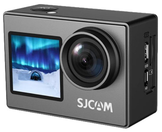 מצלמת אקסטרים SJCAM SJ4000 Dual Screen – מצלמה אפורה עם מסך קדמי עדשה וחיבור USB בצד
