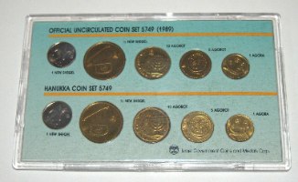 סט כפול של מטבעות חנוכה ומטבעות רגילים התשמ"ט, בנק ישראל, 1989, מארז פלסטיק וקרטון