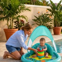 משטח פארק מים התפתחותי AquaPlay לתינוקות עם משענת תומכת וגגון צל UPF50+