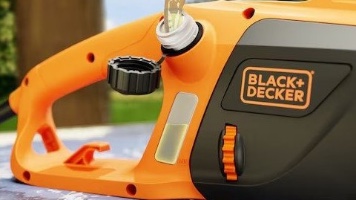 מסור נטען מבית Black+Decker – BECS2040 פתיחה נוחה למילוי שמן