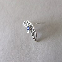 עגיל הליקס כנף פרפר קלטי מכסף עם אבן חן