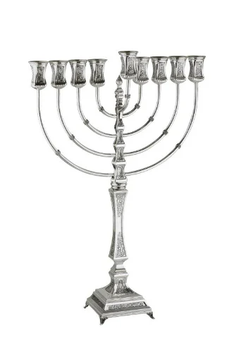 חנוכיה מכסף טהור - ליבני ריקוע L