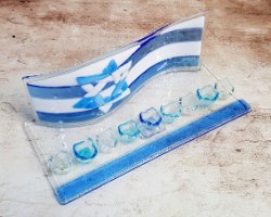 חנוכייה כחול לבן בעבודת יד עם מגן דוד, מתנה יהודית לחג החנוכה