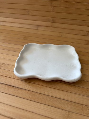 מגש גלי קטן מבטון פולימרי – 15×12.5 ס״מ