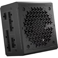 ספק כוח Corsair RM750e RMe Series Fully Modular 750W – ספק כוח שחור המציג את חיבורי הכבלים המודולריים וגריל אוורור מעוצב