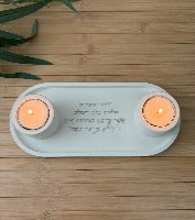 מעמד הדלקת נרות אובלי בטון +זוג פמוטים נקי/נגיעות מתכת