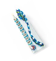 חנוכיית זכוכית בעבודת יד – חגיגה של צבע ואור 💙💚