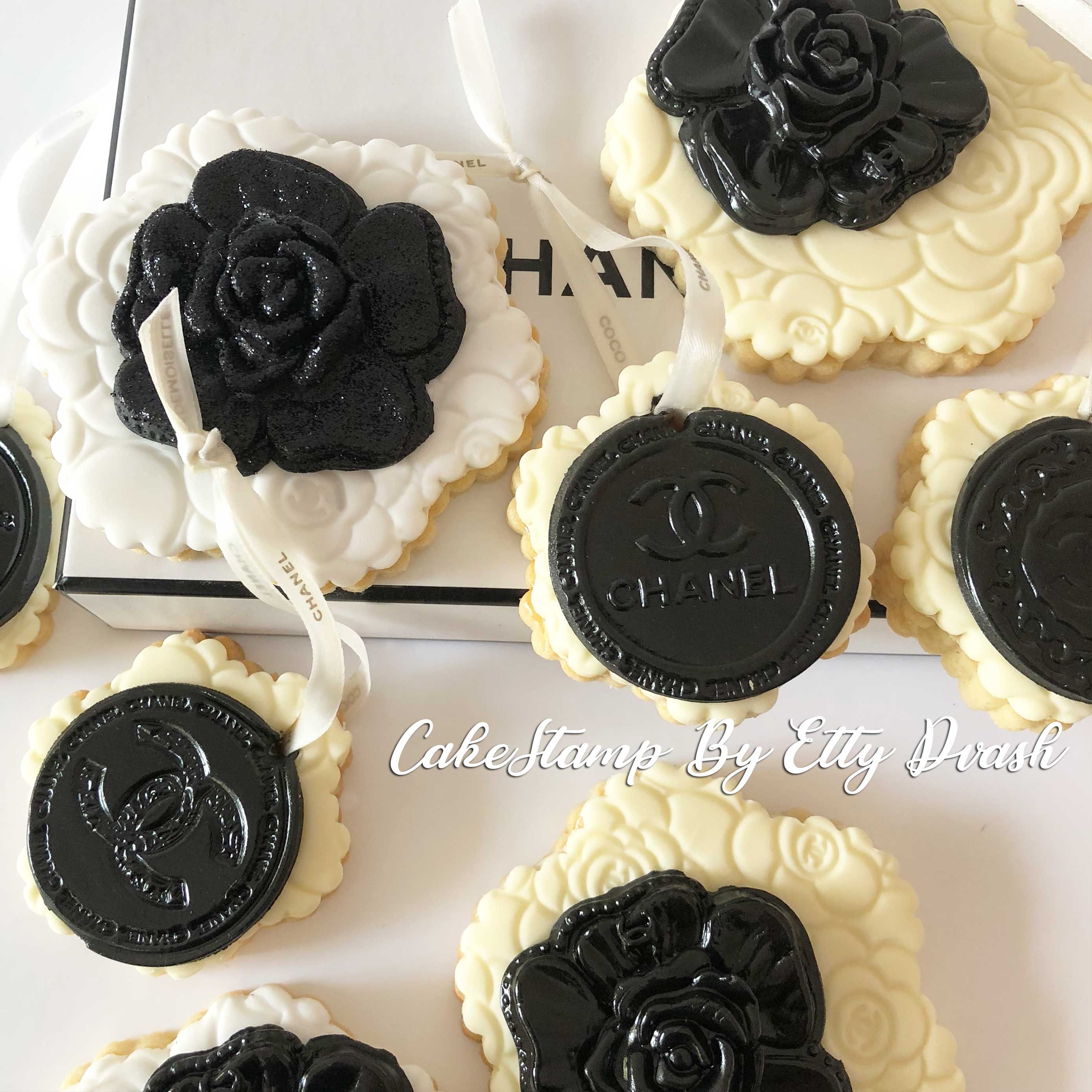 Louis Vuitton cupcake LV cake logo LV cookie LV cake stamp LV logo