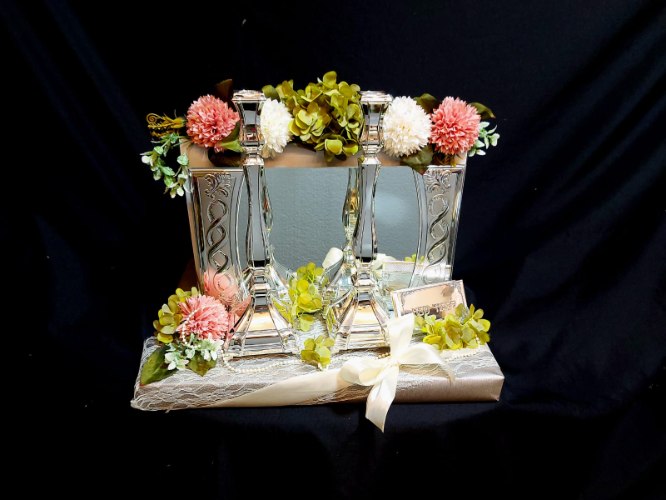 זוג פמוטי שניר מכסף טהור ומגש לפמוטים בתוספת עיצוב פרחים יוקרתי-  אדינבורו