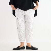 מכנסיים מדגם נועם בצבע לבן עם משבצות דקיקות בקו שחור