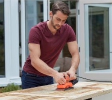 מלטשת רוטטת Black+Decker BEW220-QS 150W – כלי איכותי לכל DIY.
