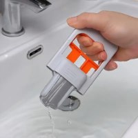 מיני מגב הפלא הנסחט Squeezo לניקוי וייבוש משטחים באזורים צרים + 3 רפידות מיקרופייבר להחלפה