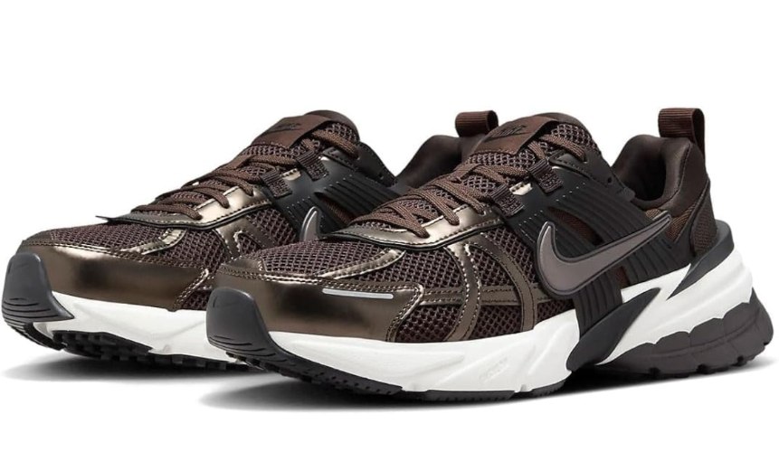 סניקרס נייק Nike V2K RUN שחור מטאלי לבן