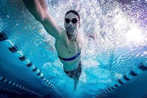 רצועת דופק לשחיה Garmin HRM-Swim