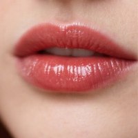 גלוס לניפוח השפתיים מבית LippyPop למראה שפתיים עבות ומלאות - מפיץ רשמי בישראל