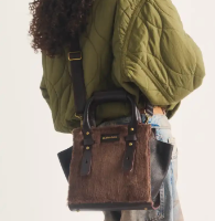 DR MARTENS  דגם : TOTE BAG צבע : DARK BROWN