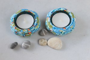 זוג פמוטים בגווני טורקיז, ירוק ונגיעות כתומות