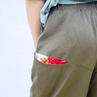 מכנסיים מדגם נורית מבד דריל בצבע זית - זוג אחרון במלאי במידה 16