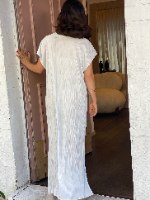 שמלת NAM - פליסה לבן אפור
