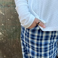 מכנסיים מדגם נור עם משבצות בצבעים כחול ואופווייט