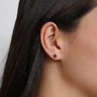 עגילי זהב עם יהלומים שחורים מלבן 0.60 קראט