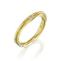 טבעת זהב משולשת משובצת יהלומים נועה טריפ noa tripp