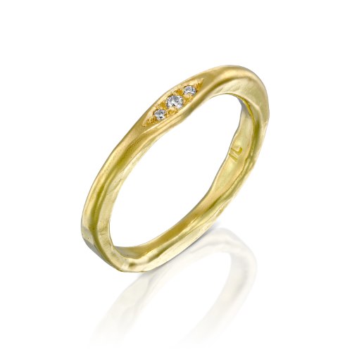 טבעת זהב משולשת משובצת יהלומים