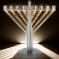 חנוכיית חוטים חבד לנרות – מוכספת