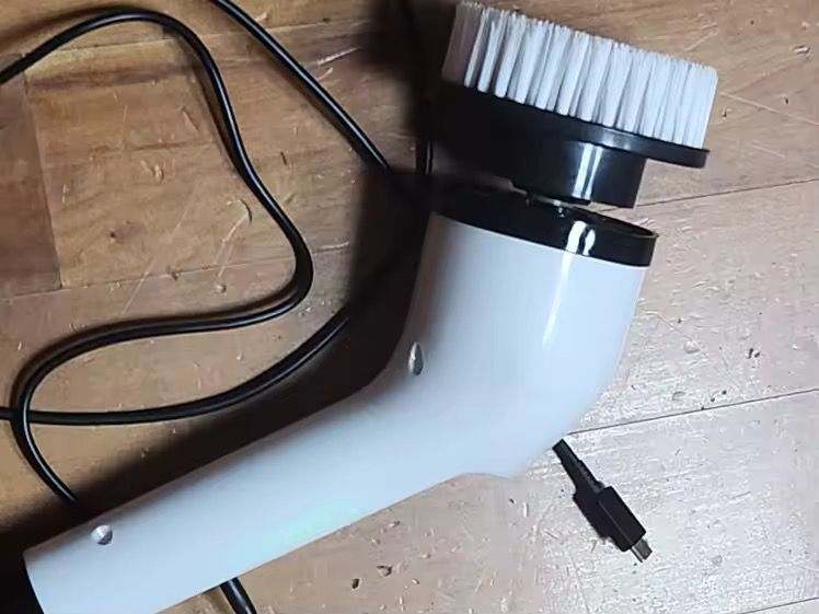 חוות דעת - מברשת נשלפת חשמלית לניקוי WIRELESS CLEAN