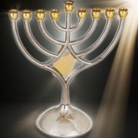 חנוכייה מתכת קנים זהב עם כד