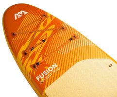 גלשן סאפ מתנפח Aqua Marina Fusion BT-26FUP – חרטום הגלשן הכתום-צהוב עם לוגו AM כבלי באנג י וטקסט FUSION