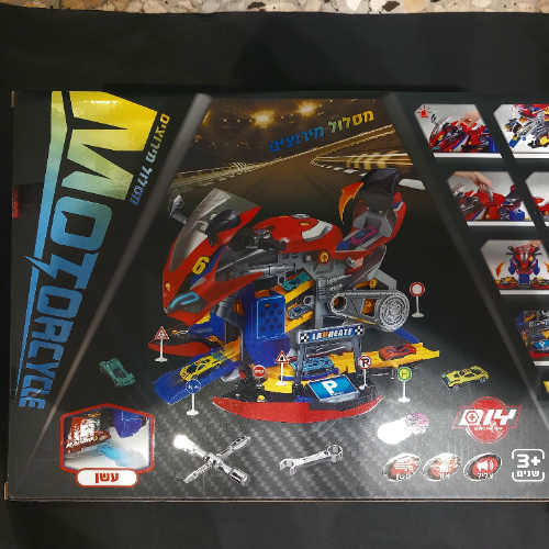 מסלול מרוצים בצורת אופנוע עשן - Motorcycle-shaped race track -STS0646801