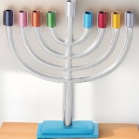 חנוכייה לנרות אלומיניום מהודרת עם קנים כסף נצנץ