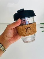 ספל זכוכית בעיצוב אורבני- כולל חבק שעם עם חריטת שם