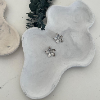 Organic Flow Catchall