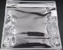 תיק ניילון איכותי קשיח לטלית / תפילין גודל 25X26 - טלית צמר תשבץ פסים לבן מבריק דגם למנצח