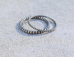 טבעת כסף בטקסטורת חרוזים