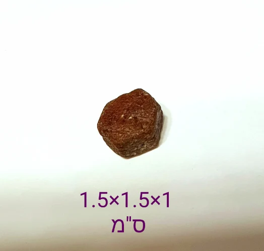 אבן רובי לא מעובד גדול \ עם תליון כסף או זהב גולדפילד\ או על שרשרת לבחירה. מחיר רק לאבן