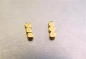 עגילי זהב צמודים 3 נקודות