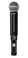 מערכת סאונד אלחוטית דגם Shure BLX24/SM58 – פריט בודד מיקרופון שחור עם תא סוללות פתוח וסוללות AA גלויות